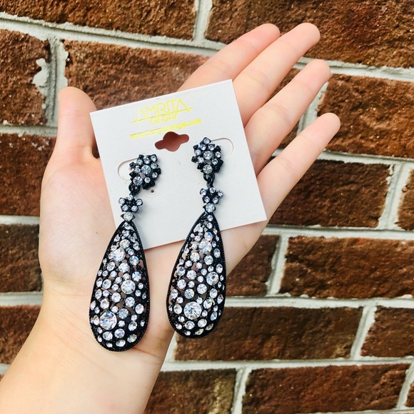 Amrita Singh Eloise Jet Black & Crystal Earring - Picture 2 of 3